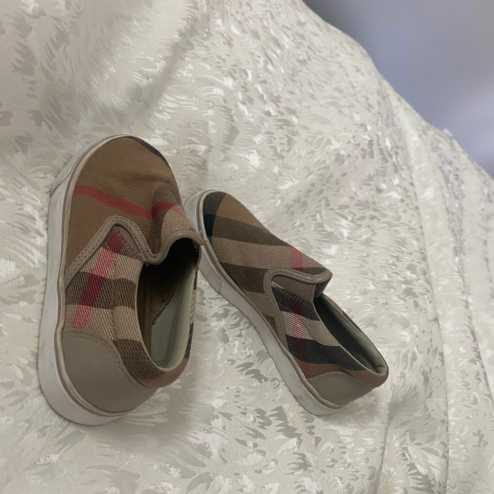 Burberry shoes kids
